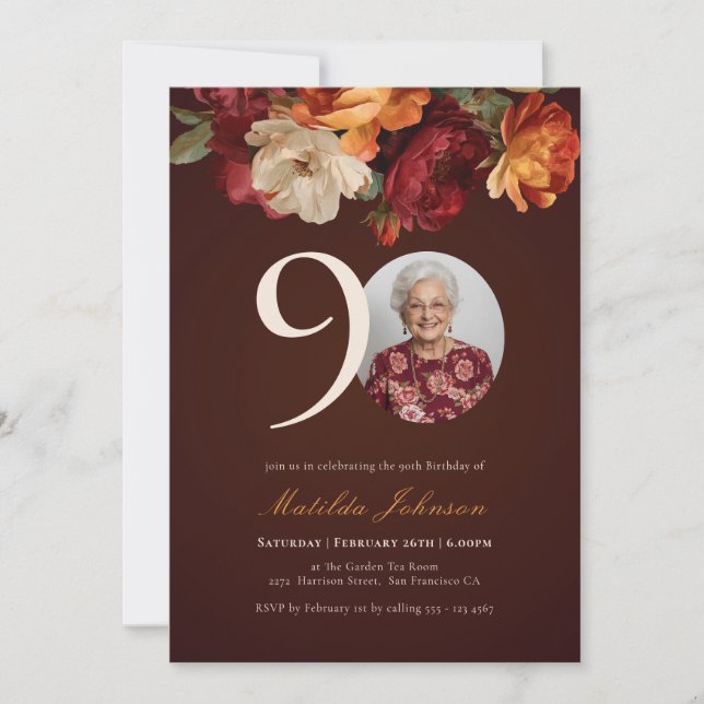 Romantic Burgundy Floral Photo 90th Birthday Einladung (Vorderseite)