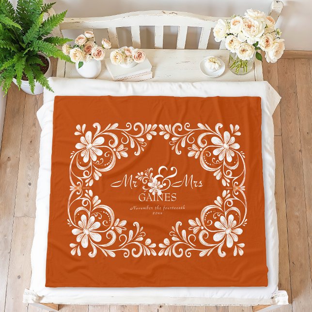 Romantic Burnt Orange Shabby Chic Mr & Mrs Floral Fleecedecke (Von Creator hochgeladen)