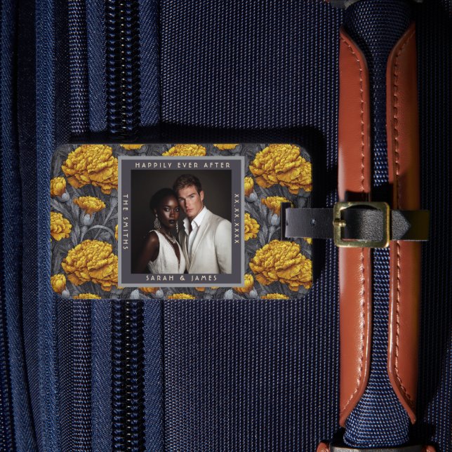 Romantic Custom Carnation Sparkle Mountain Wedding Gepäckanhänger (Vorderseite Insitu 4)