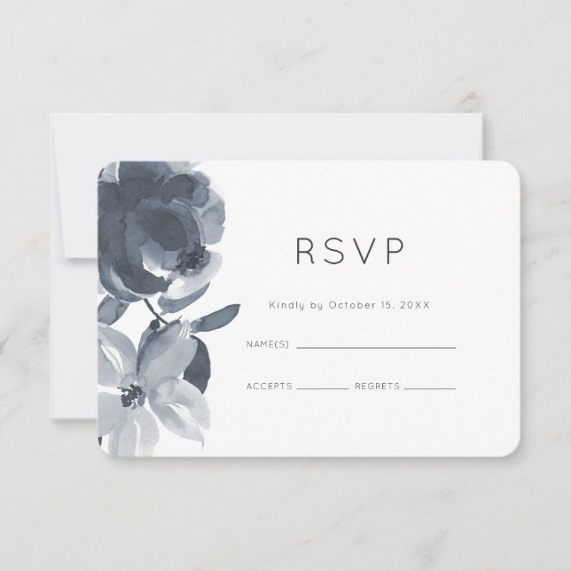 Romantic Dusty Blue Floral Wedding RSVP (Vorderseite)
