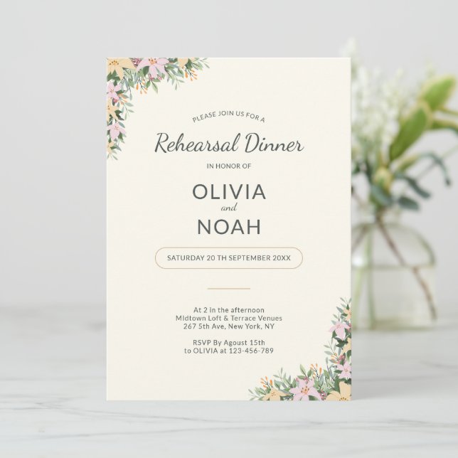 Romantic Floral Rehearsal Dinner Invitation Einladung (Stehend Vorderseite)