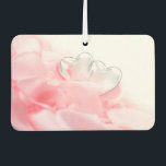 Romantic Glass Hearts Rose Petals Autolufterfrischer<br><div class="desc">Elegante und romantische Illustration mit zwei Glasherzen auf einem Bett mit weißen rosa Rosenblättern.</div>