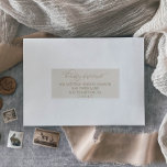 Romantic Gold und Ivory Guest Address Labels<br><div class="desc">Diese romantischen Gold- und Elfenbeinadressen-Labels sind perfekt für eine einfache Hochzeit. Das moderne klassische Design besticht durch extravagante Wirbel und skurrile Schnörkel mit herrlich eleganten, handgezeichneten Imitaten, die auf Champagner-Goldfolie-Typografie setzen. Passen Sie jedes Label mit dem Namen und der Adresse Ihrer Gäste an. 21 Aufkleber pro Bogen. Fügen Sie jedes...</div>