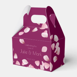 Romantic Pink Petals Wedding Gable Geschenkschachtel