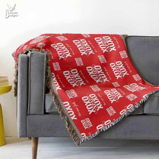 Romantic Red XOXO Love Never Fails Valentines Decke (Couples XOXO Valentine woven blanket with customizable Scripture. Ideal gift for romantics.)