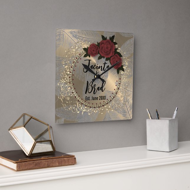 Romantic Rose Wreath Feather Wedding    Quadratische Wanduhr (Büro)