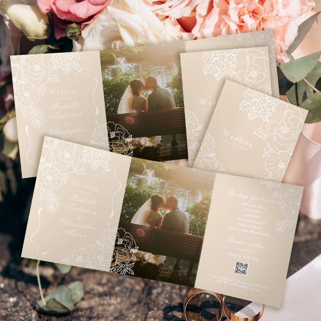 Romantic Wedding Peonies Delicate Ivory Dreifach Gefaltete Einladung (Von Creator hochgeladen)