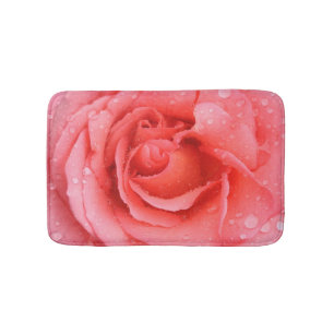 Romantisch rote rosa Rosenwassertropfen Badematte