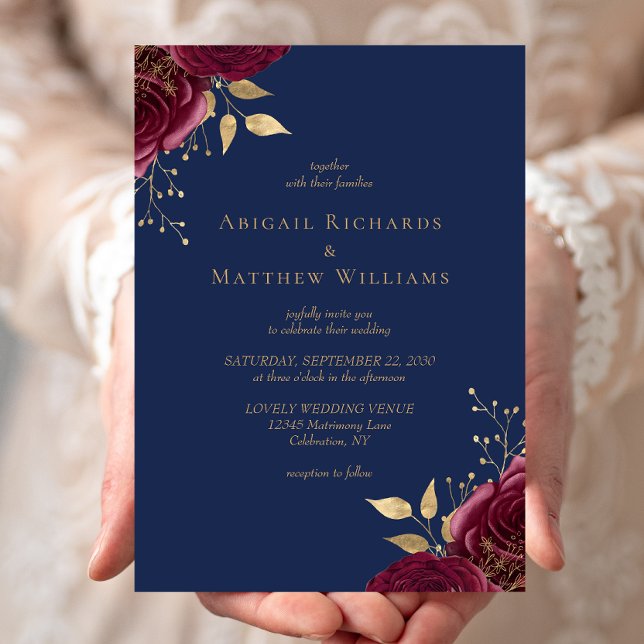 Romantische Burgundy Gold Floral Navy Blue Wedding Einladung (Von Creator hochgeladen)