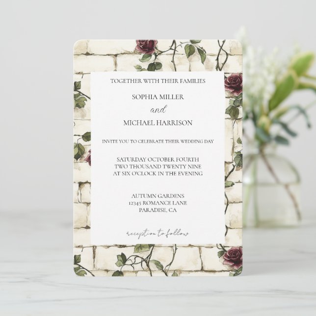 Romantische Cream Bricks Rote Rosen Blumenhochzeit Einladung (Stehend Vorderseite)