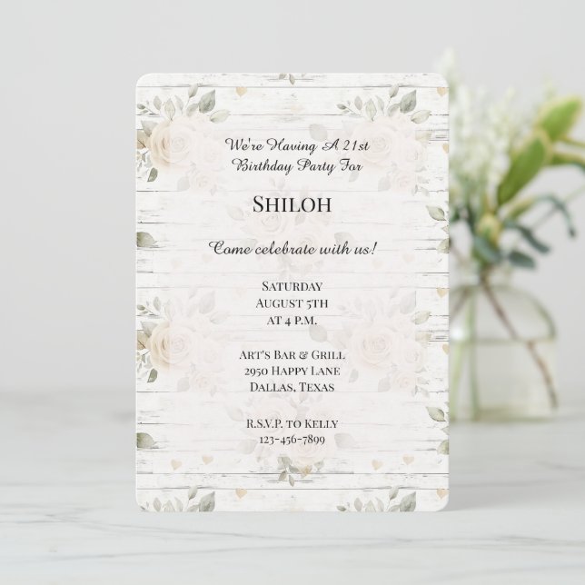 Romantische Creme White Floral Boho Geburtstag Einladung (Stehend Vorderseite)