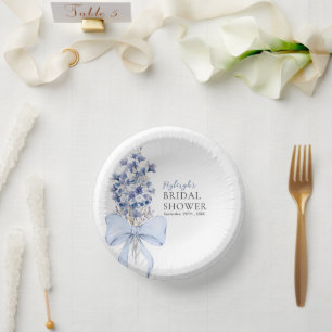 Romantische Dusty Blue & White Calla Lily verfügba Pappteller