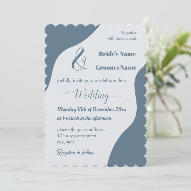 Romantische, elegante, staubblaue Hochzeit Einladung (Stehend Vorderseite)