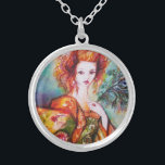 ROMANTISCHE FRAU MIT PEACOCK FEATHER VERSILBERTE KETTE<br><div class="desc">Originelle,  zeitgenössische Aquarellmalerei mit goldener Folie und strahlenden Farben in leuchtendem Grün,  Gelb Orange ,  aquamarin,  Turquase,  Weiß. Elegante,  wunderschöne brünette Frau,  rote,  grüne,  glitzernde goldene Stoffe aus einem barocken Kostüm mit Pfauenfedern .Gemälde von Bulgan Lumini (c).</div>