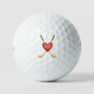 Romantische gekreuzte Golfschläger hinter einer He Golfball