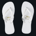 Romantische goldene Liebe mit Initialen Hochzeit Flip Flops<br><div class="desc">Für ein verheiratetes Paar Party,  ein romantisches Design eines grafischen Imitats goldenes Herz mit ihren Initialen...  um allen Ihren Hochzeitsvorbereitungen Komfort und Leichtigkeit zu bringen...  perfekt zum Tragen nach der Hochzeit.</div>