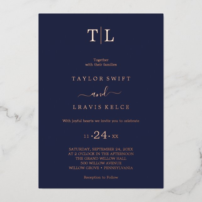 Romantische Goldfoil Navy Blue Monogram Wedding Folieneinladung (Vorderseite)