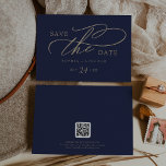 Romantische Goldkalligrafie Navy QR Code Horizonta Save The Date<br><div class="desc">Diese romantische Goldkalligraphie QR Code horizontal Save the Date Karte ist perfekt für eine einfache Hochzeit. Das moderne klassische Design besticht durch extravagante Wirbel und skurrile Schnörkel mit herrlicher eleganter,  handgezeichneter Imitat-Champagner-Goldtypografie. Bitte beachten Sie: Dieses Design enthält keine echte Goldfolie. Es ist eine hochwertige Grafik,  die wie Goldfolie aussieht.</div>