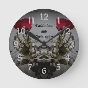 Romantische gotische skelton Hände, die Rote Rose Runde Wanduhr