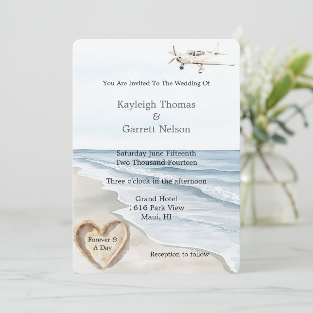 Romantische Hochzeit mit Blue Beach Ocean Airplane Einladung (Stehend Vorderseite)