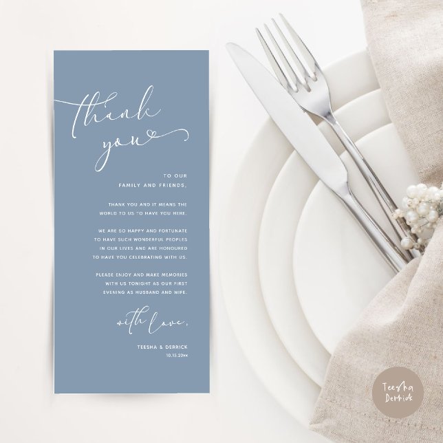 Romantische Hochzeitsumgebung Dankeschön Karte (Romantic Minimalist Wedding Dinner Place Setting Thank You Card, in Summer Dusty Blue)