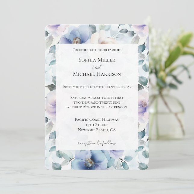 Romantische Hübsche Lavendel-Blume Hochzeit Einladung (Stehend Vorderseite)