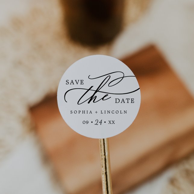 Romantische kalligraphische Namen Save the Date Au Runder Aufkleber (Von Creator hochgeladen)