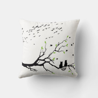 Romantische Katzen auf Baumzweig-Silhouette-Kissen Kissen