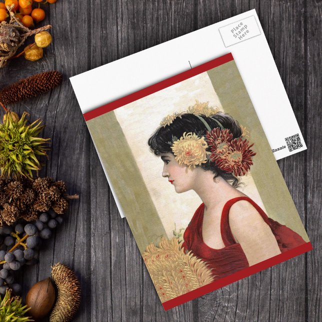 Romantische Lady in der roten Postkarte (Vintage lady in red dress pretty red and yellow flowers in hair on postcard.)