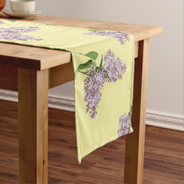 Romantische Lilacs auf Cream Table Runner Mittelgroßer Tischläufer