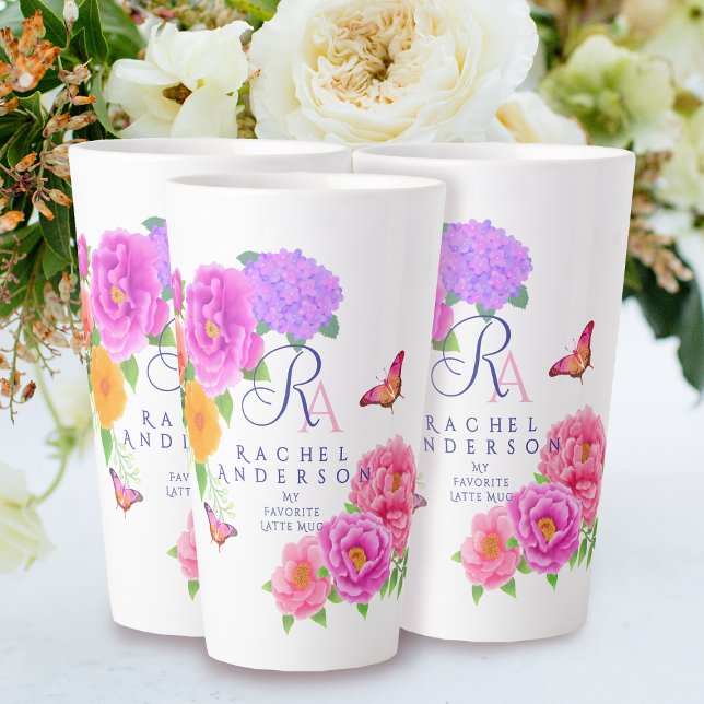 Romantische Monogram Peonies Garden White Milchtasse (Romantic Peonies Garden Monogram White Latte Mug.)