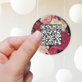 Romantische Moody Floral QR Code Black Runder Aufkleber