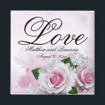 Romantische Pink Roses Personalisiert Keepake Wedd Magnet<br><div class="desc">Schöne rosa Rosen und der Hintergrund schaffen einen eleganten rosa Blumenkuchenmagnet. Das Wort Liebe wird oben in einem großen und formalen Schriftart geschrieben. Ihr Name und Ihr Hochzeitstermin finden Sie unten. Schöne Gastgeschenk Hochzeit.</div>