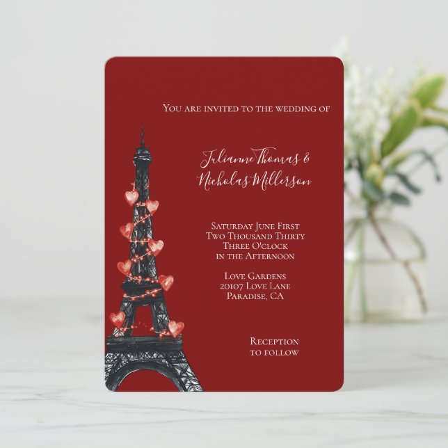 Romantische Red Hearts Eiffelturm Hochzeit Einladung (Stehend Vorderseite)