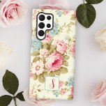 Romantische rosa Englische Rose auf Gelb mit Monog Samsung Galaxy Hülle<br><div class="desc">Schönes und romantisches feminines,  nahtloses Blumenmuster mit den Sprays von rosa Rosen und blauen Blumen mit Salbei-Blattwerk auf hellpastellgelbem Hintergrund. Enthält ein optionales quadratisches Randelement mit Textfeld für Ihr Anfangs- oder Monogramm.</div>