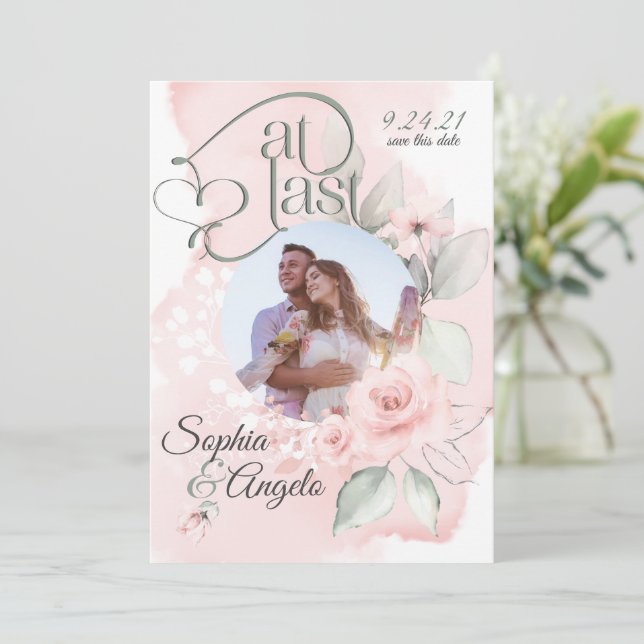 Romantische rosa Rose endlich Save the Date (Stehend Vorderseite)