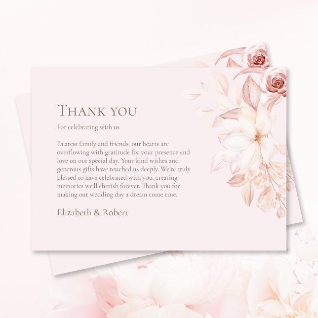 Romantische Rosenhochzeit Dankeskarte (Romantic Pale Pink Roses Wedding Thank You Card on pink table with roses.)