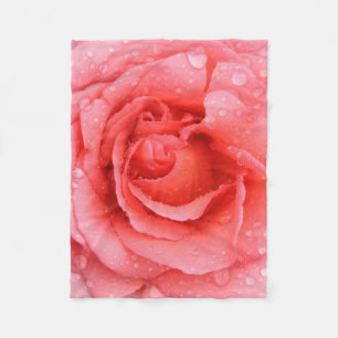 Romantische rote rosa Rosen-Wassertropfen Fleecedecke