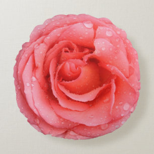 Romantische rote rosa Rosen Wassertropfen Rundes Kissen