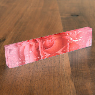Romantische rote rosa Wasser Tropfen Namensschild Namensplakette
