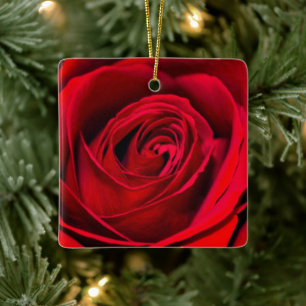 Romantische Rote Rose in voller Blüte Keramikornament