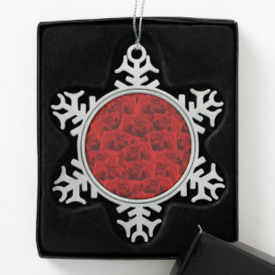 Romantische Rote Rose Schneeflocken Zinn-Ornament