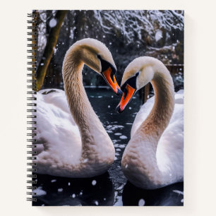 Romantische Schwäne im Winterwunderland Notizbuch