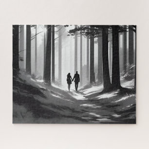 Romantische Schwarz-Weiß-Paare wandern durch Wälde