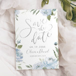 Romantische staubblaue Kalligraphie Save the Date<br><div class="desc">Moderne Imitate Silber-Folie handschriftlich Save the Date Drehbuch und Aquarell Blumen in staubblau und schlauer grün,  elegant und romantisch,  große speichern die Terminkarten für moderne Hochzeit,  romantische Hochzeit und botanische Gartenhochzeit im Frühling und Sommer. Sehen Sie sich alle passenden Stücke in der Sammlung an.</div>