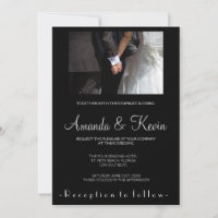 Romantische und elegante Wedding Couple Holding Ha