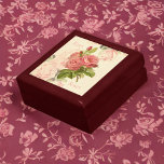 Romantische Vintage Peach-Rose mit Rose Text Erinnerungskiste<br><div class="desc">Dieses romantische Design richtet sich an den Liebhaber der Rose. Ein wunderschönes Bouquet aus pachy-rosa Rosen ist auf einem Aquarellhintergrund aus pfirsichfarbenen Rose dargestellt, fast wie antikes Schreibpapier oder Ephemeride. Das Wort Rose erscheint oben links und unten rechts in einem weichen, die Pachy Pink koordinierenden, aber Sie können den Text...</div>