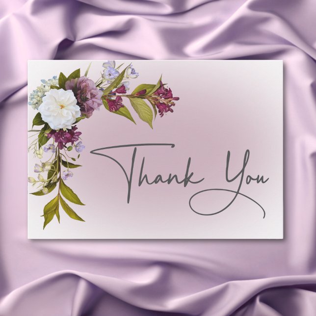 Romantische Weiß und Lila Blumen Moderne Hochzeit Dankeskarte (Romantic White & Purple Floral Modern Wedding Thank You Card)