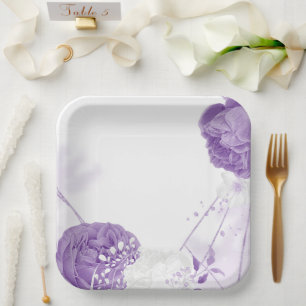 romantische, weiße und lila Hochzeit Pappteller