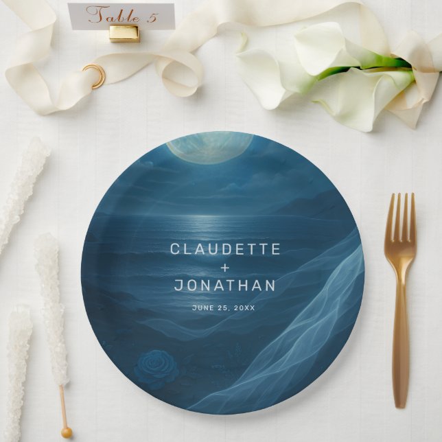 Romantischer blauer mondbeschienener Strand mit be Pappteller (Hochzeit)